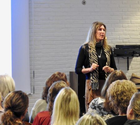 foredForedrag og workshops med stresscoach og forfatter Lisbeth Fruensgaard foredForedrag og workshops med stresscoach og forfatter Lisbeth Fruensgaard